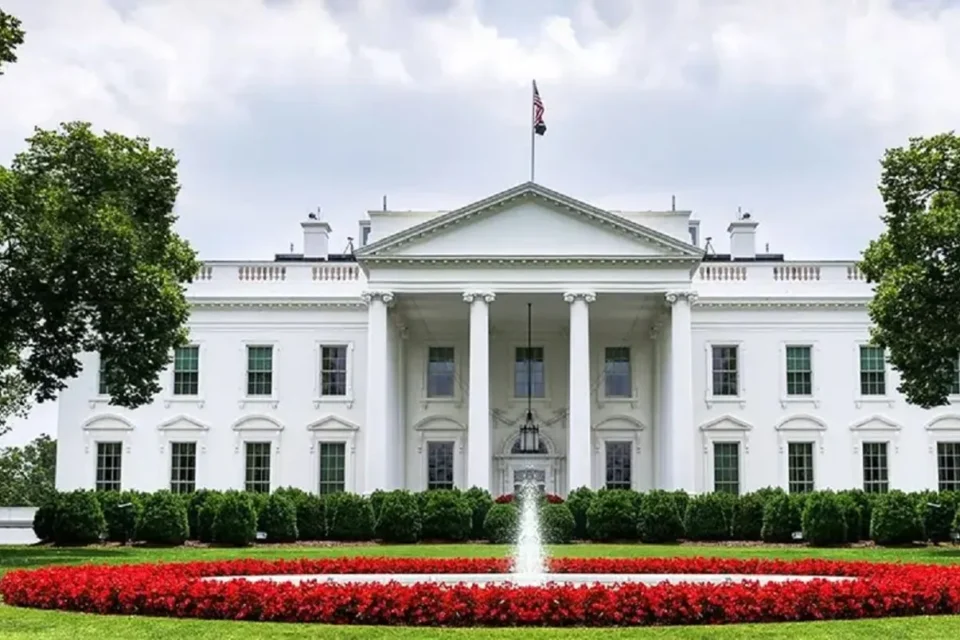 Білий дім про саміт на Алясці: Трамп хоче вичерпати всі варіанти, щоб спробувати довести війну до мирного вирішення