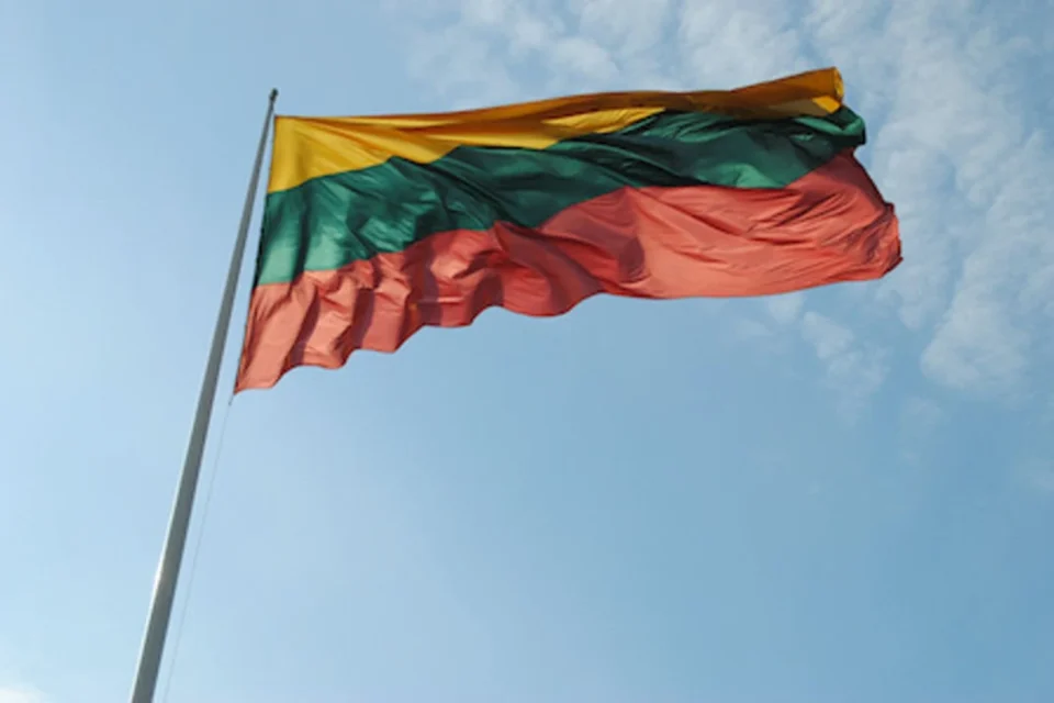 Литва будує