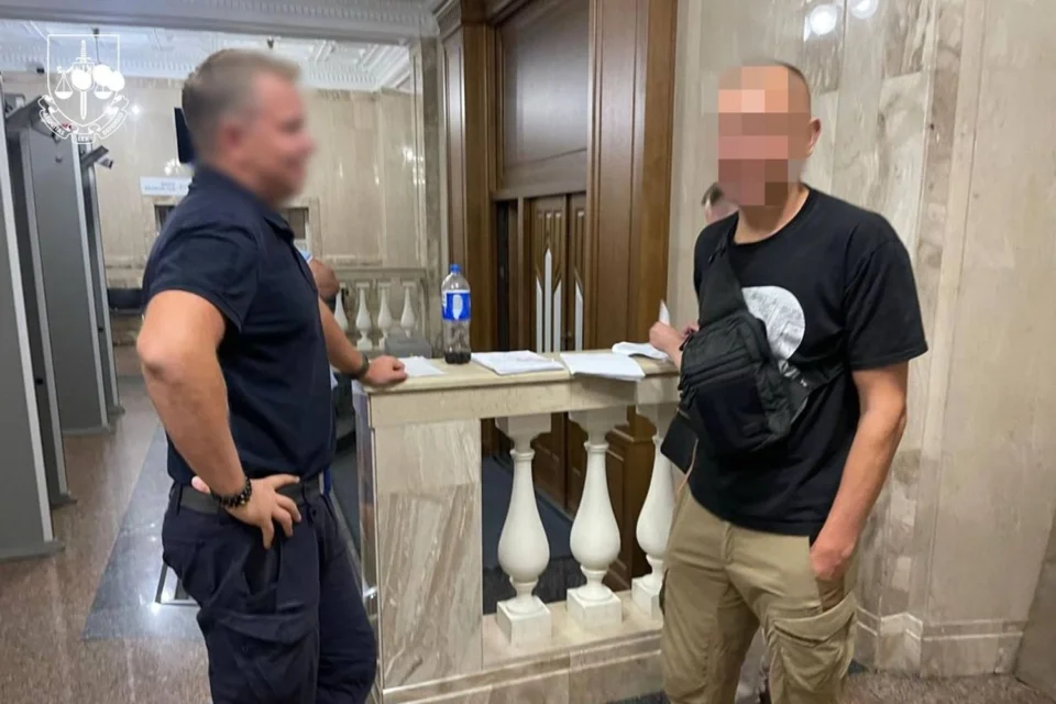 Схема на кордоні: викрито угруповання правоохоронців і військових, які переправляли призовників за 5 тисяч доларів