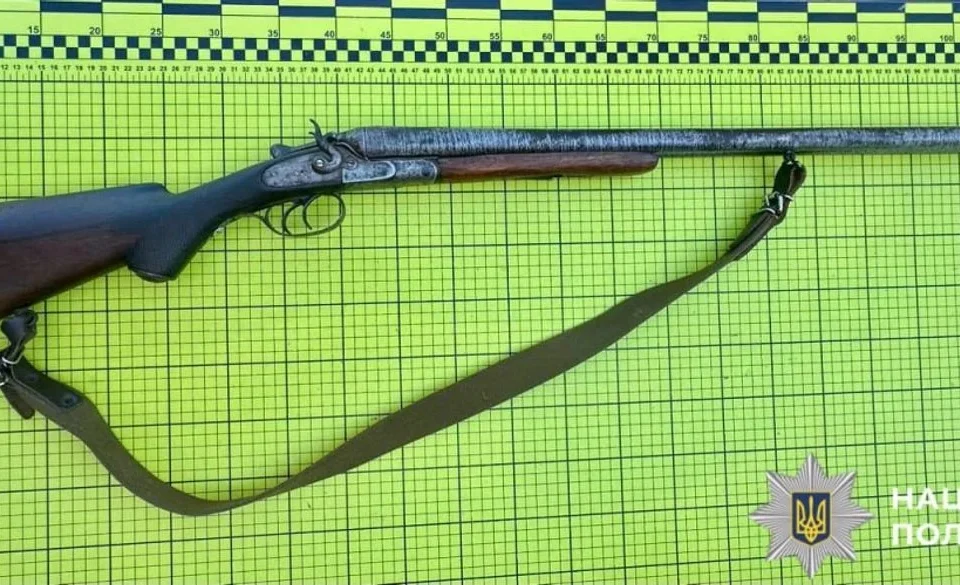 На Київщині чоловік знайшов рушницю під час демонтажу старого будинку