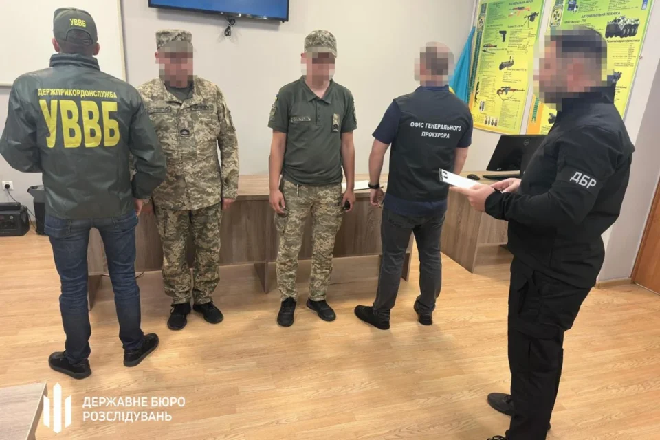 Випустили за кордон щонайменше 80 військовозобов’язаних: затримано п’ятьох прикордонників