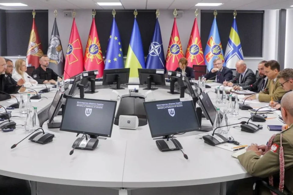 Польща під ударом російських дронів: Шмигаль передав Сікорському останні дані щодо ворожої атаки
