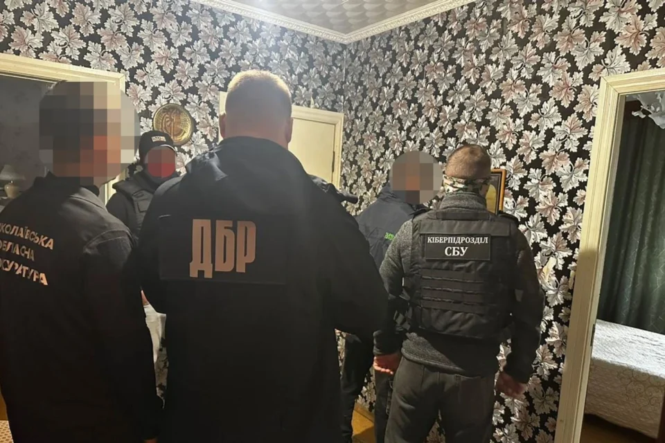 Агітував вбивати бійців ЗСУ: на Миколаївщині повідомлено про підозру інспектору СІЗО