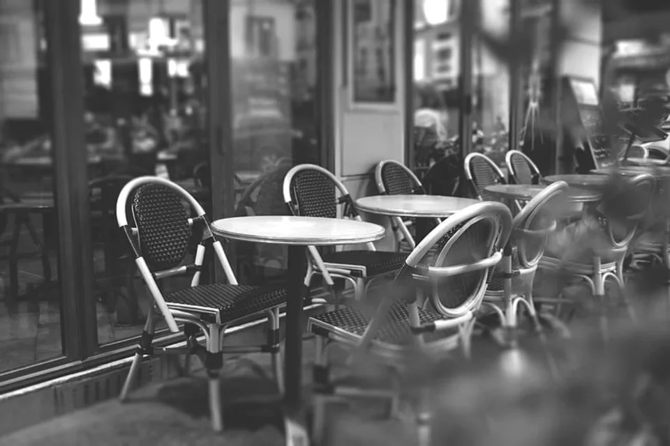 Іспанська поліція заарештувала банду, яка викрала 1100 стільців із ресторанів