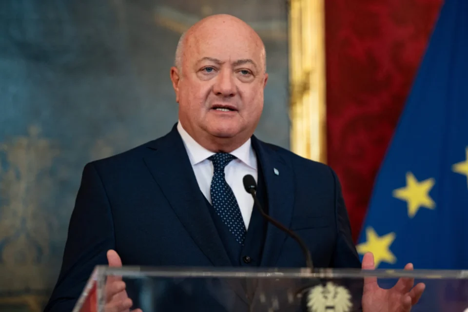 Канцлер Австрії Крістіан Штокер перенесе операцію на спині – тимчасово працюватиме з дому – ЗМІ