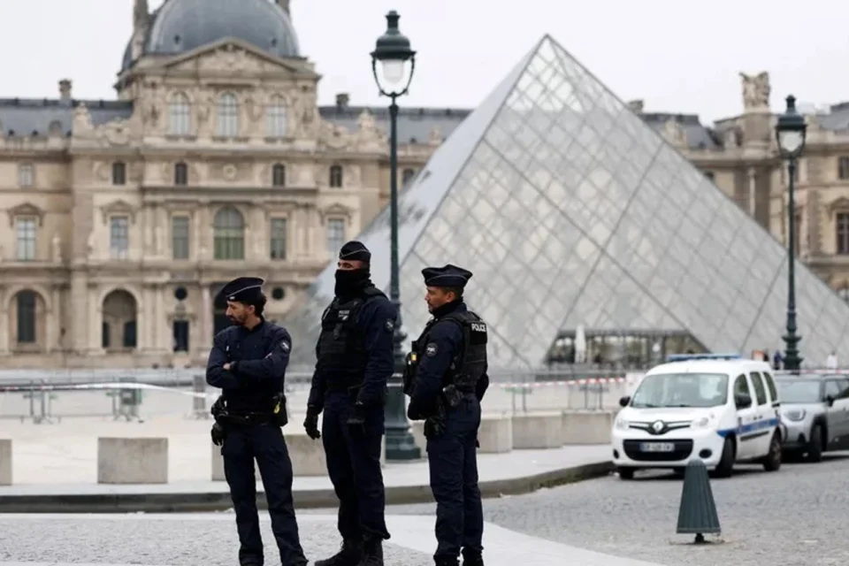 Гучне пограбування Лувру: група грабіжників, ймовірно, складалась із чотирьох людей
