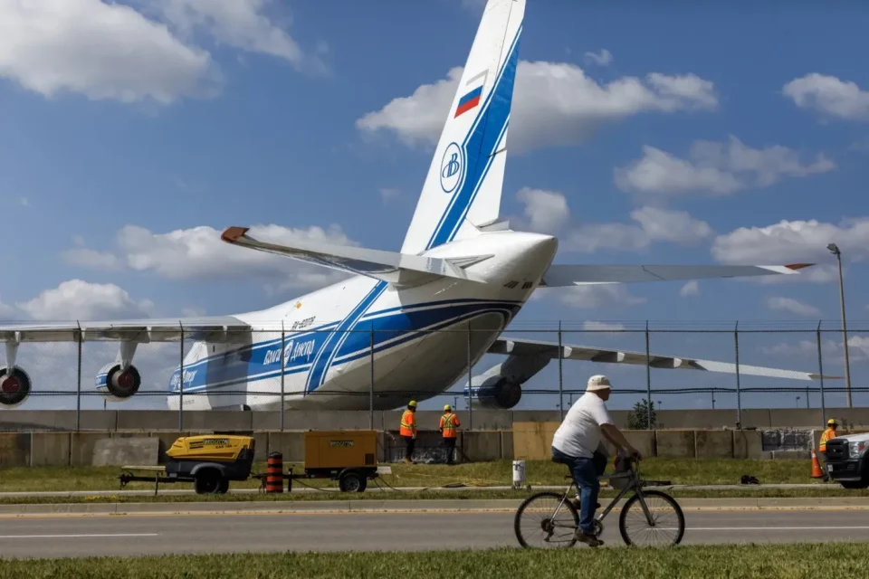 Канада планує передати Україні російський Ан-124, але є нюанс - Bloomberg