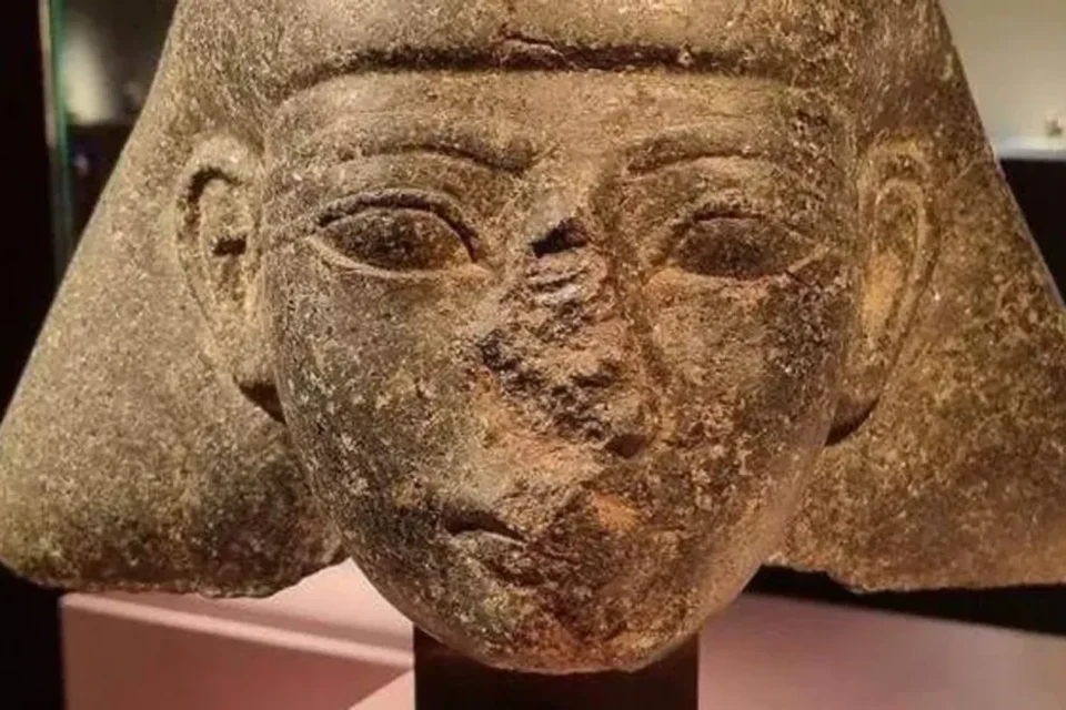 Нідерланди збираються повернути Єгипту викрадену скульптуру епохи фараонів