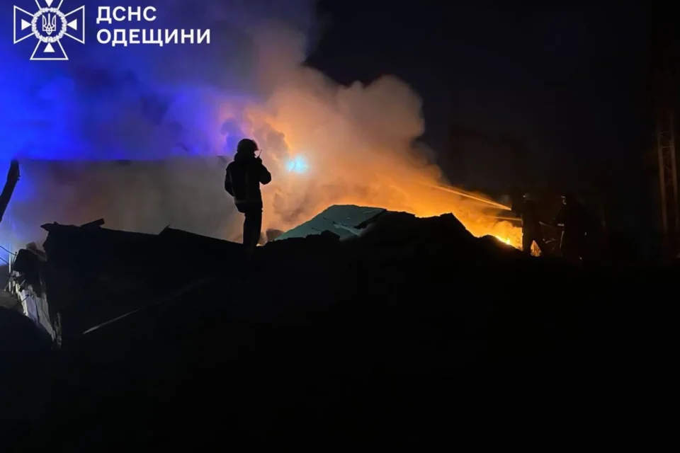 Одещина зазнала двох хвиль дронових атак рф на портову інфраструктуру та енергетику: показали наслідки