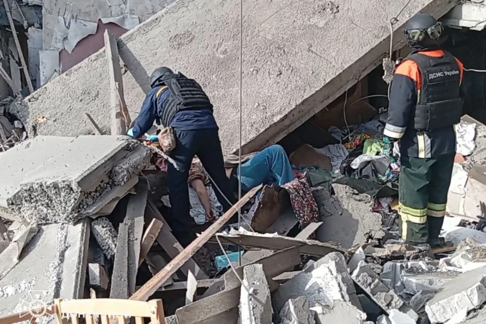 Армія рф завдала авіаудару по Добропіллю: під завалами п