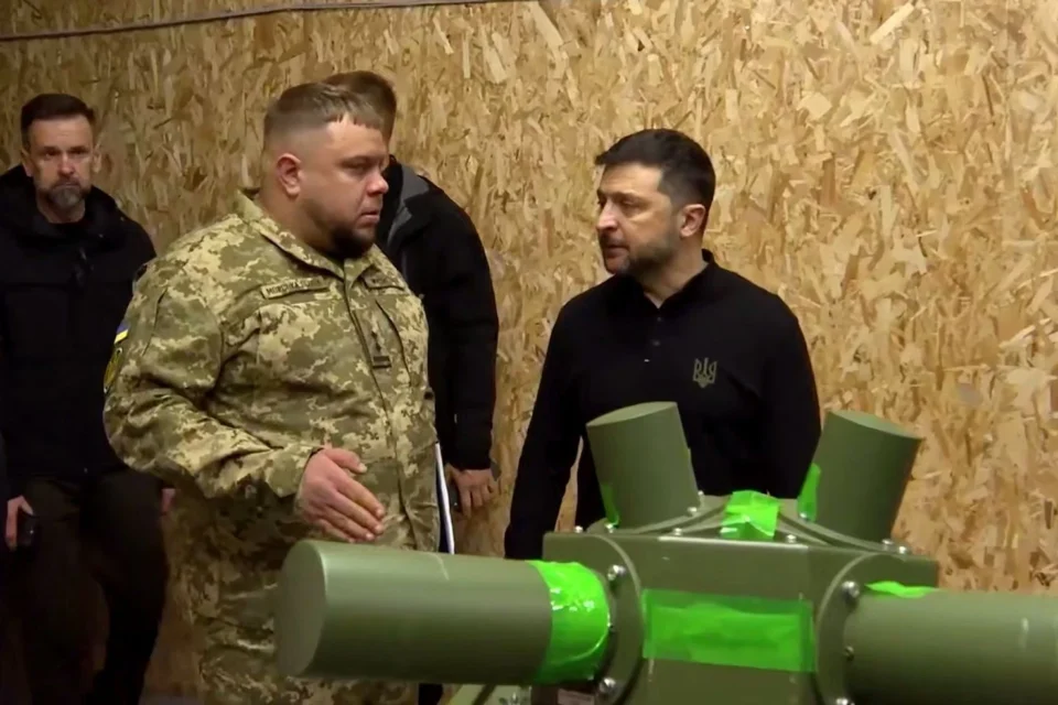 Зеленський у Херсоні провів зустріч із військовим командуванням: говорили про захист інфраструктури, енергопостачання та вдосконалення РЕБ