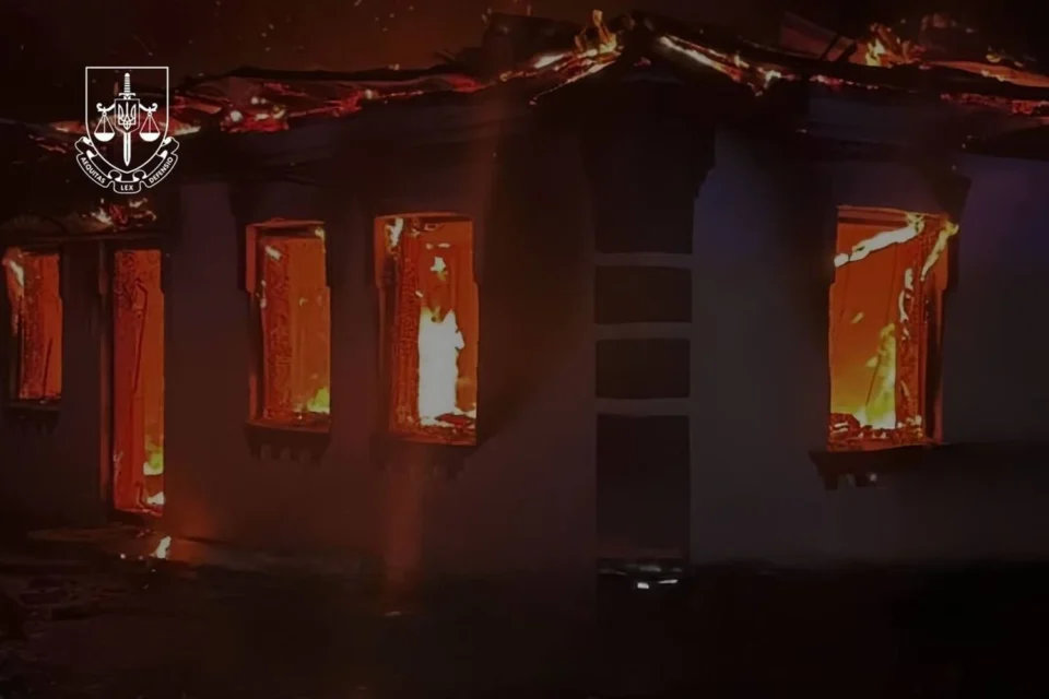 Четверо дітей загинули у пожежі на Черкащині, ще двоє - у лікарні: матері повідомлено про підозру