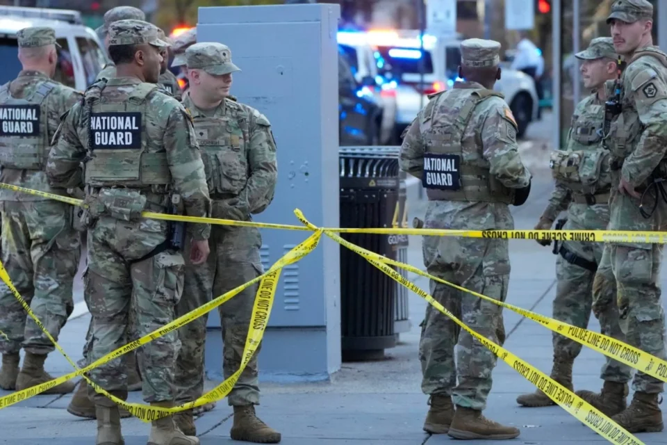 У США підтвердили загибель двох нацгвардійців після стрілянини біля Білого дому, до Вашинтона додатково відряджають 500 найцгавардійців