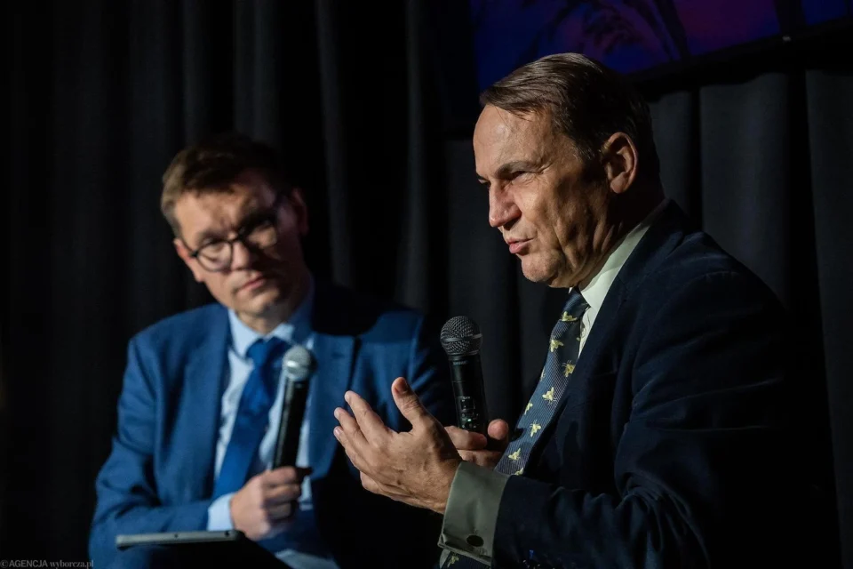 Пропалестинські активісти зірвали презентацію книги глави МЗС Польщі Сікорського