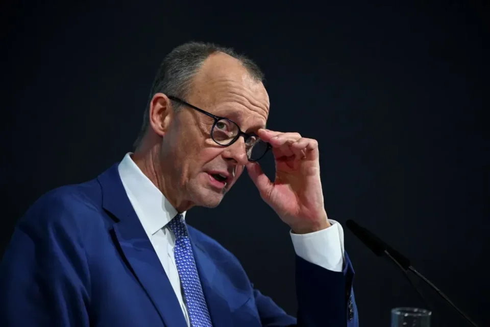 Європа приєднується: Мерц відправляє радника на переговори щодо миру у Маямі - dpa