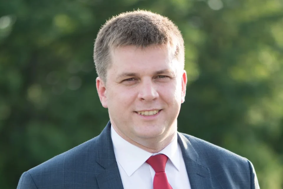 Поширював проросійські наративи та сприяв підривній діяльності рф: депутату від