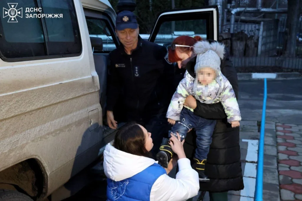 Три покоління родини евакуйовано із Запорізької прифронтової зони