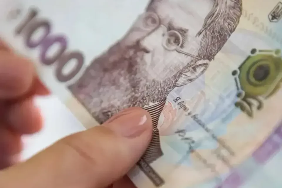 Курси валют: долар дорожчає до гривні