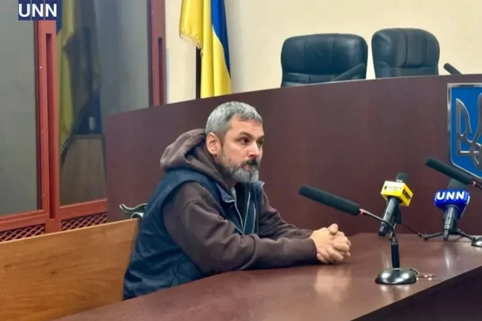 Колишнього директора