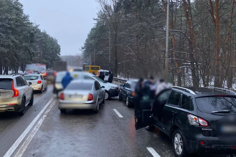 В Україні на тлі негоди вже понад 180 ДТП: приблизно кожна шоста - з потерпілими