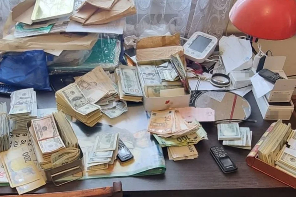 Заробила понад 300 тис. доларів США на