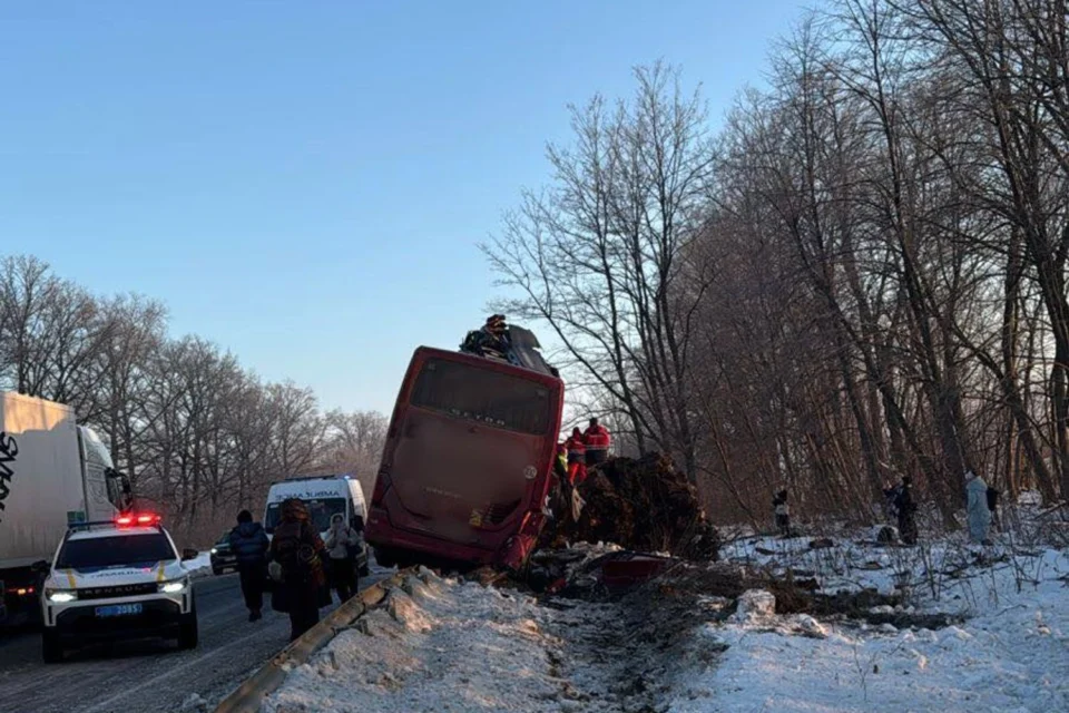 Міжнародний автобус з 25 пасажирами потрапив у ДТП на трасі до кордону: 9 постраждалих