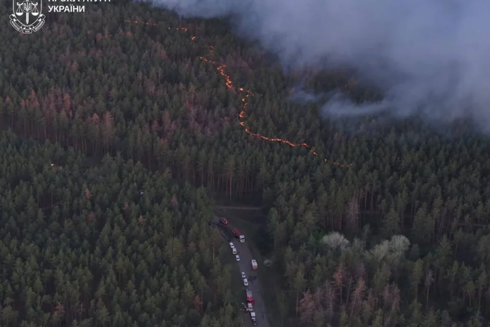 Чоловік отримав підозру за масштабну природну пожежу на сотнях гектарів на Харківщині через недопалок