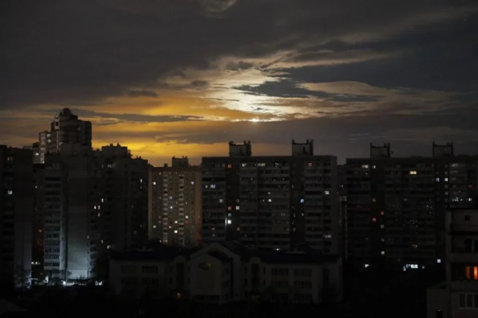 У всіх регіонах України завтра діятимуть графіки погодинних відключень світла