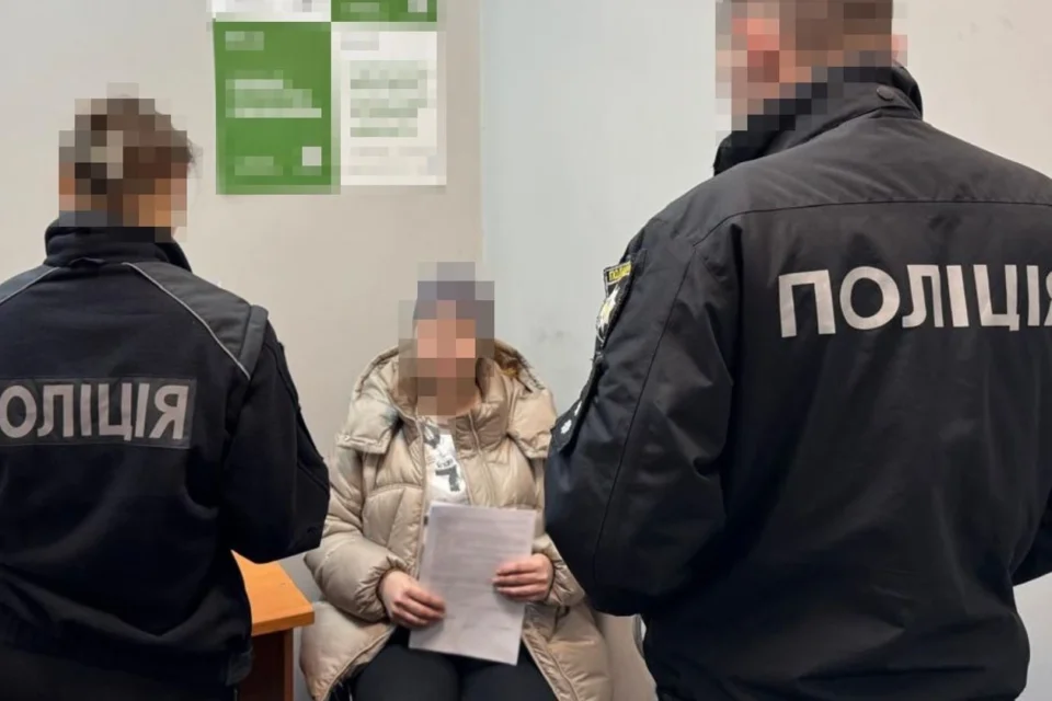 У Львові жінка відкрила стрілянину по військових ТЦК та поліцейських: пошкоджений мікроавтобус