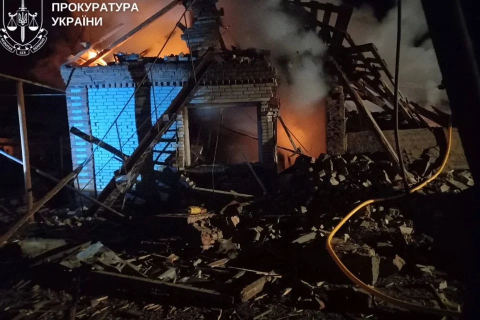 На Сумщині ворожа атака дронами забрала життя жінки, її родина з двома дітьми та сусіди поранені