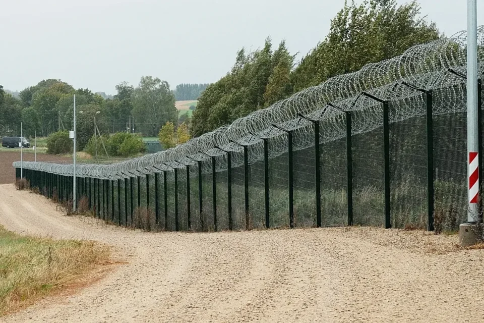 Естонія та Латвія встановлять сотні бункерів на кордоні з росією та білоруссю - ЗМІ