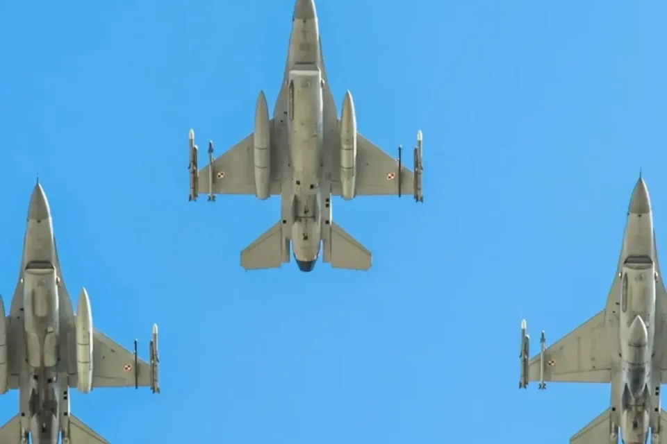 Польща активувала повітряні сили та ППО через нічну атаку рф на Україну