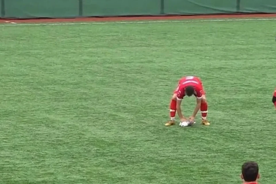 Футболіст реанімував чайку під час матчу в Стамбулі