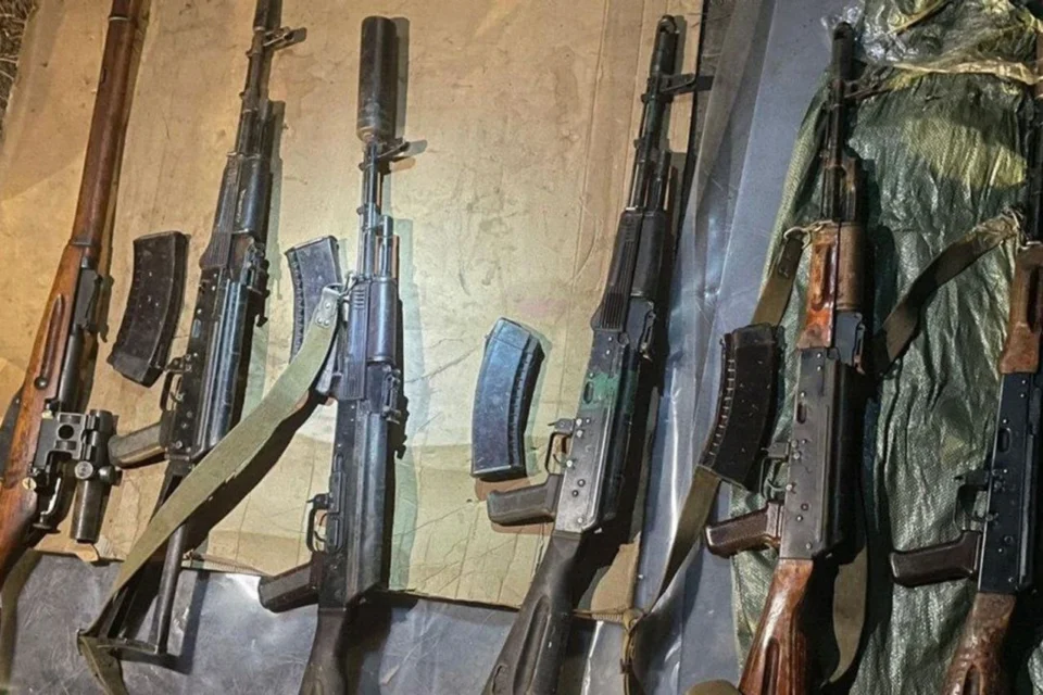 Намагалися налагодити збут зброї - СБУ і поліція затримали чотирьох чоловіків