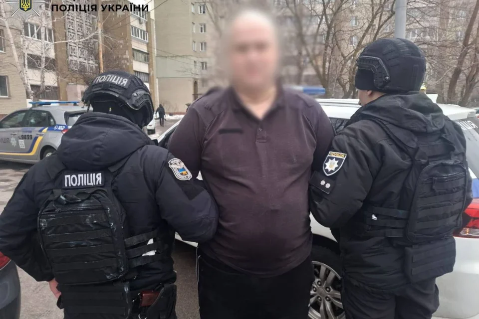 Збрив вуса, щоб не впізнали: чоловіка, який глузував з меморіалу загиблим захисникам на Майдані, затримали