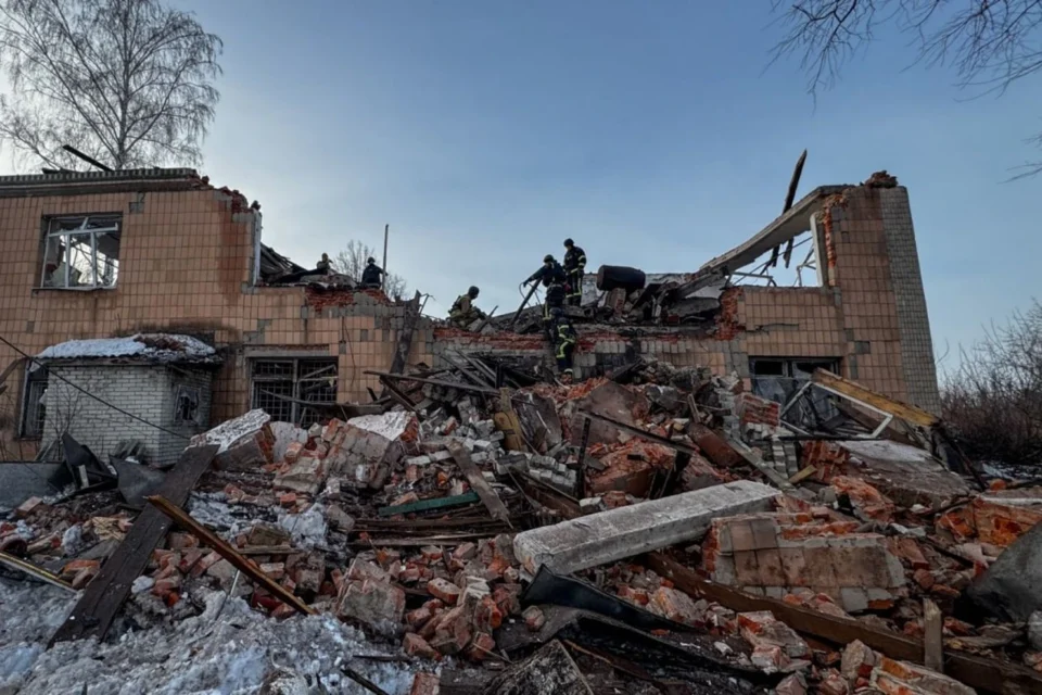 рф вдарила по агрофірмі на Сумщині - дві жінки загинули, одна травмована