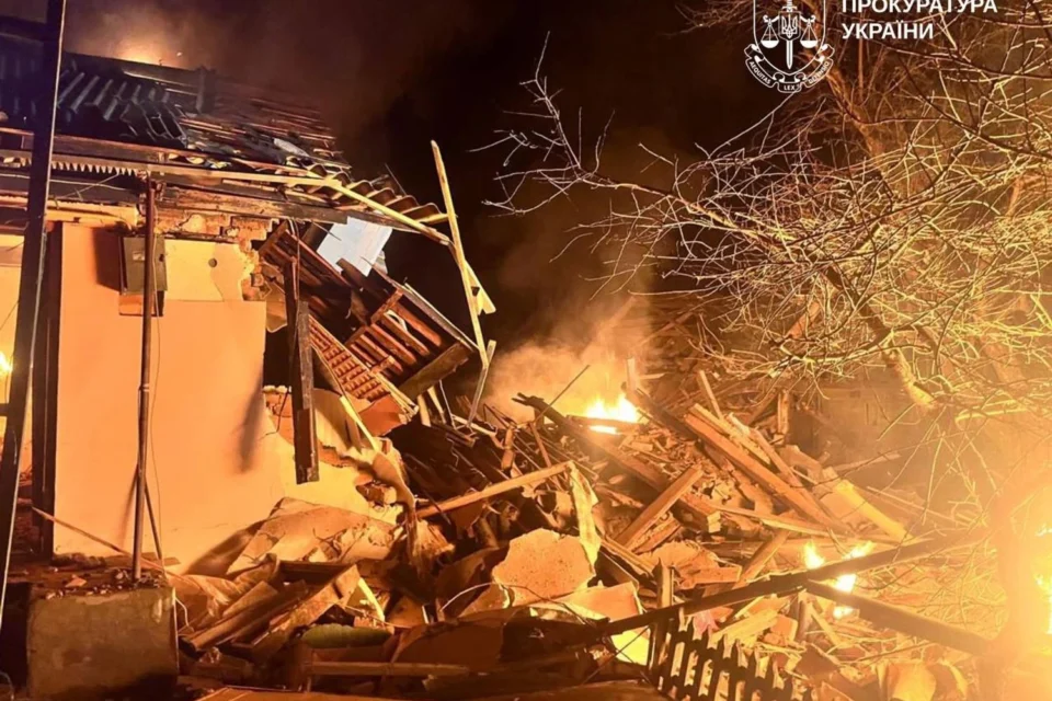 Харків і область зазнали нічної атаки рф дронами, ворог повторно вдарив по рятувальниках