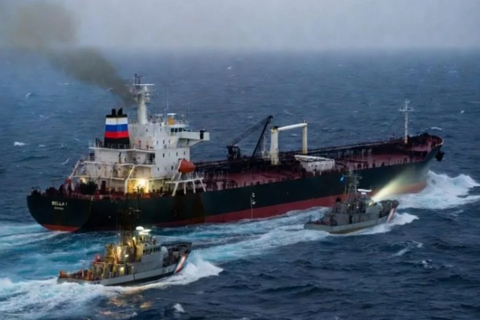 росія масово переводить танкери тіньового флоту під свій прапор - розвідка