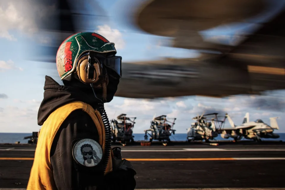 Військові літаки та вертольоти США починають боротьбу за розблокування Ормузької протоки - WSJ