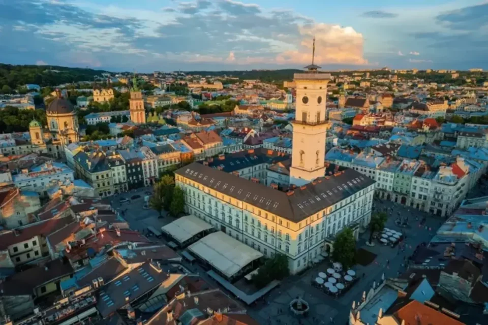 росія атакувала центр Львова, постраждала спадщина ЮНЕСКО - ОВА