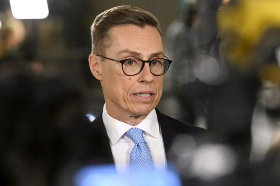 Стубб заявив про відсутність військової загрози після падіння дронів у Фінляндії