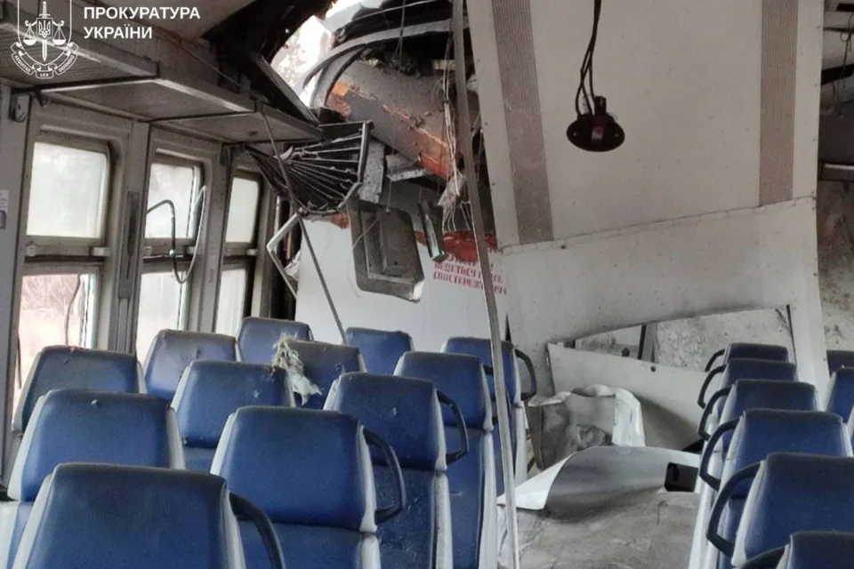 Російський дрон влучив у потяг на Харківщині, є загиблий та поранені