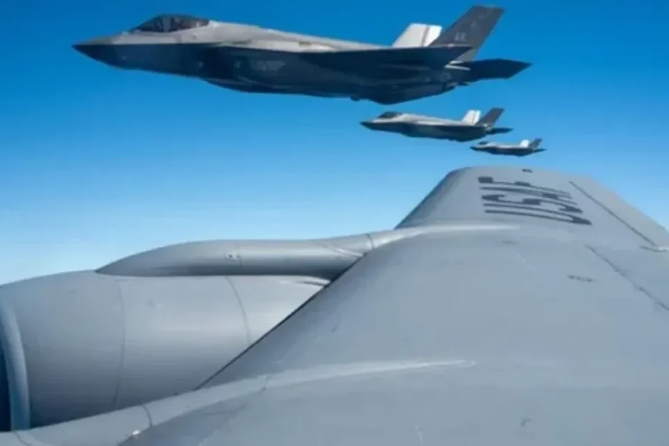 Біля резиденції Трампа знову тривога в небі, американські винищувачі перехопили літак