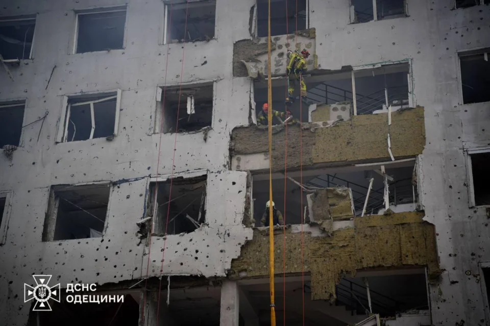 Після масованої атаки вночі рф продовжує удари, кількість жертв росте - що відомо