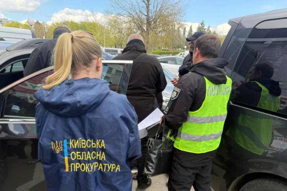 Вимагали до 5 000 доларів - поліція затримала військових РТЦК Білої Церкви, їм повідомили про підозру