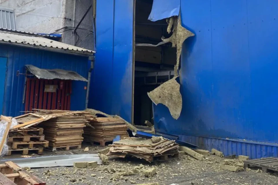 росіяни вдарили дроном по підприємству на Харківщині - є постраждалі працівники