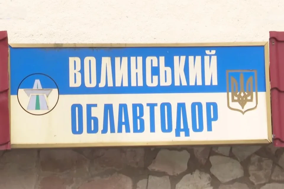 У Луцьку невідомі напали на базу облавтодору та пошкодили техніку