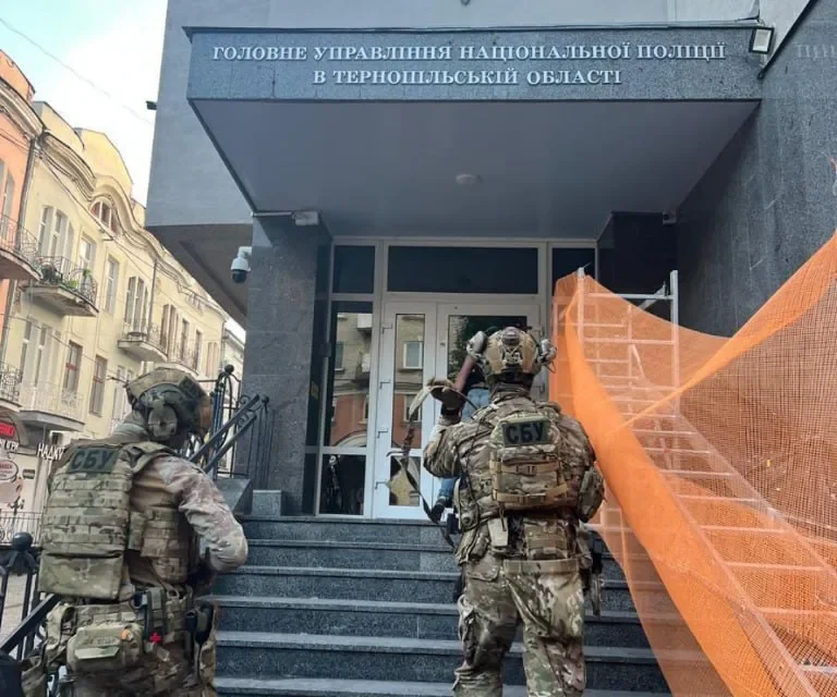 Обласному керівництву Нацполіції, яке підозрюють у причетності до порнобізнесу, оберуть запобіжний захід