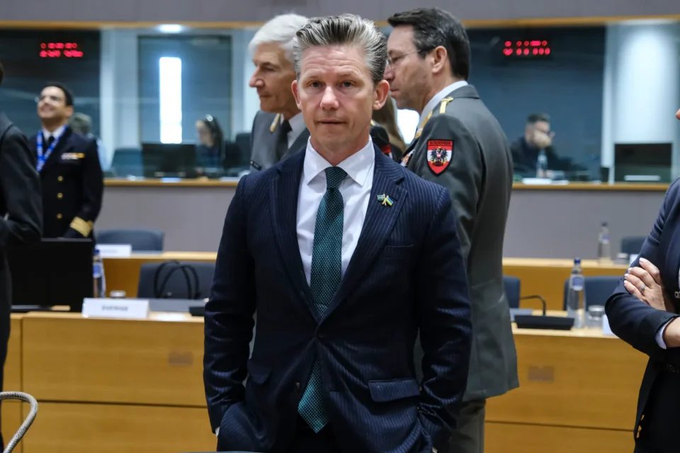 "Де ще в Європі ми можемо знайти 110 бригад?": Швеція підтримала шлях України в НАТО Пол Йонсон заявив, що Україна зміцнить НАТО завдяки 110 бригадам та інноваційній промисловості. Швеція підтримує вступ країни до
альянсу та ЄС.Політика • 23 травня, 15:30 • 4514 перегляди