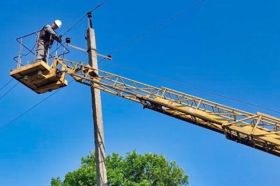 російські удари по енергетиці спричинили перебої з електропостачанням у низці регіонів - Міненерго